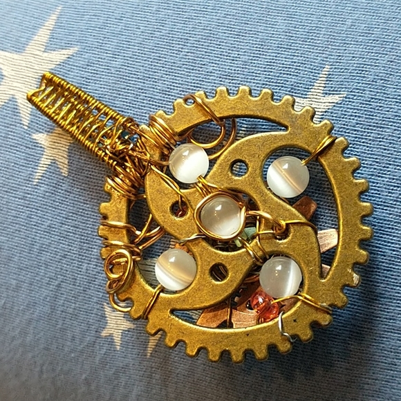NWT Handcrafted Steampunk Medallion Pendant - Picture 3 of 4